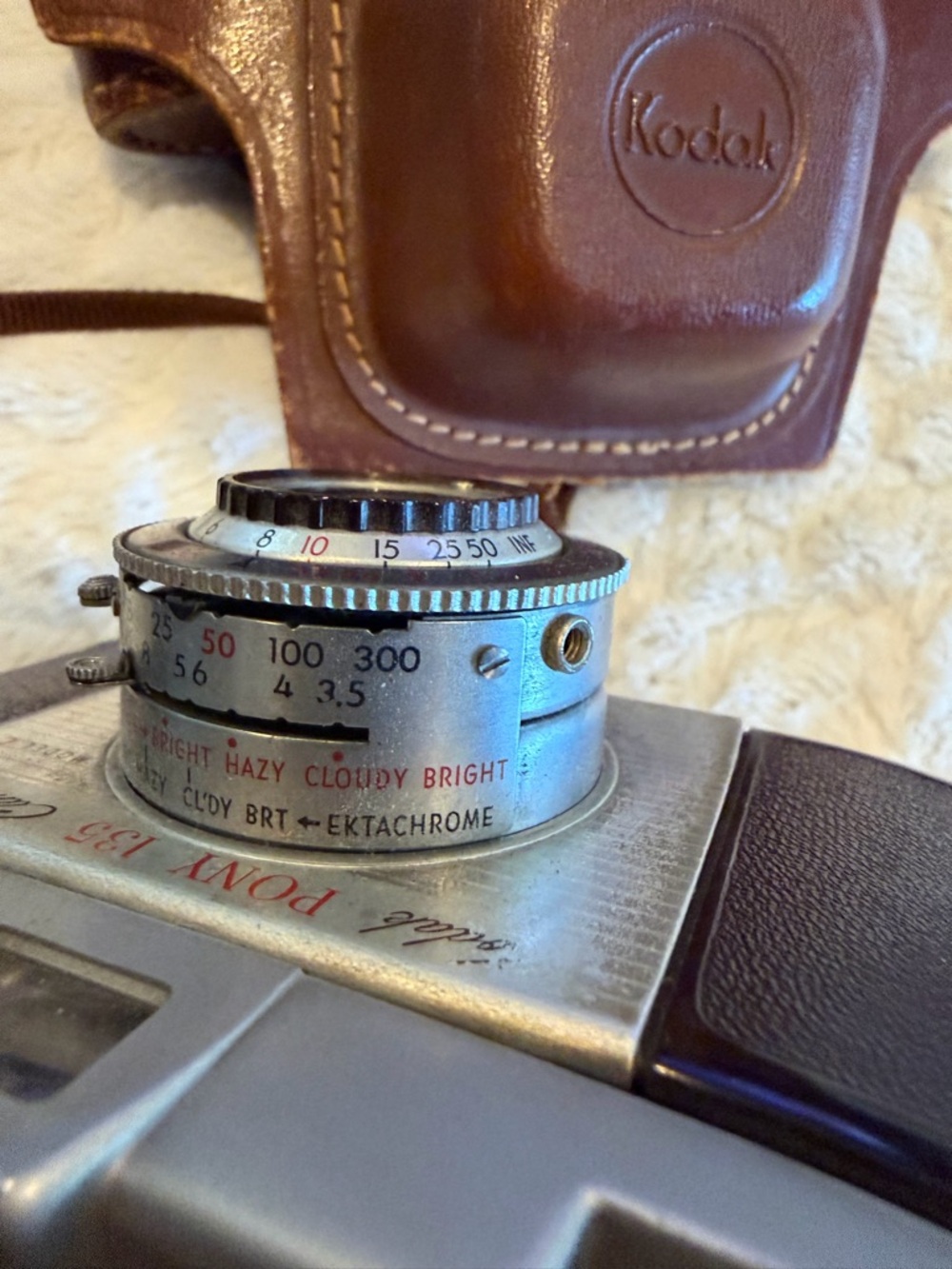VINTAGE KODAK PONY 135 MODEL C CAMERA W/BRN LEATHER CASE POOR COND. UNTESTED - Picture 11 of 14
